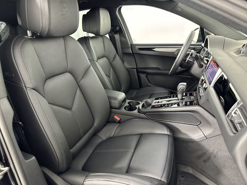 Certified 2025 Porsche Macan image 29