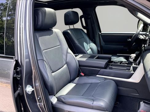 Used 2023 Toyota Tundra Platinum AWD/4WD image 9