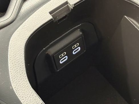 Used 2025 Toyota RAV4 XLE FWD image 40
