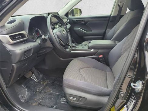 Used 2021 Toyota Highlander LE FWD image 14