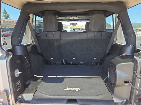 Used 2013 Jeep Wrangler Unlimited Sahara w/ Connectivity Group AWD/4WD image 27