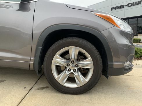 Used 2015 Toyota Highlander Limited Platinum AWD/4WD image 13