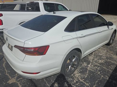 Used 2019 Volkswagen Jetta R-Line w/ R-Line Cold Weather Package FWD image 2