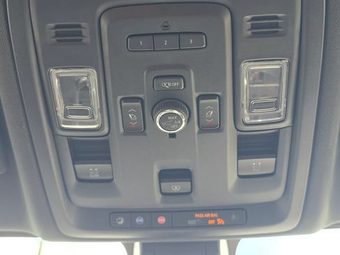 Used 2022 GMC Yukon SLT w/ SLT Luxury Package AWD/4WD image 29