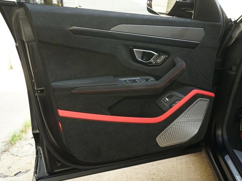 Used 2023 Lamborghini Urus Performante AWD/4WD image 36
