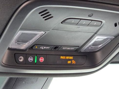 Used 2023 Chevrolet Traverse LT FWD image 28