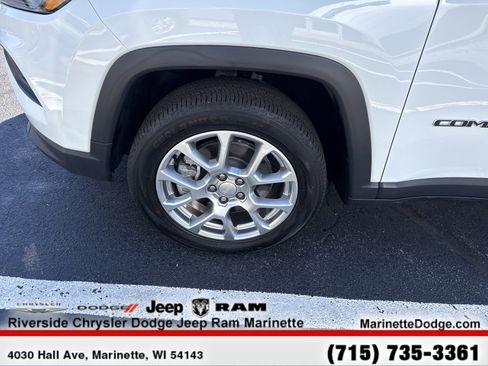 Used 2023 Jeep Compass Latitude image 11