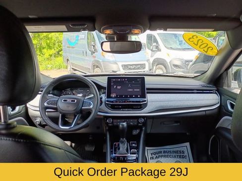 Used 2023 Jeep Compass Latitude w/ Convenience Group AWD/4WD image 11