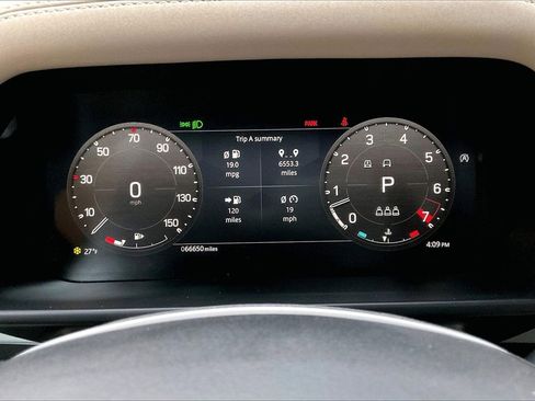 Used 2023 Land Rover Defender 110 SE image 12