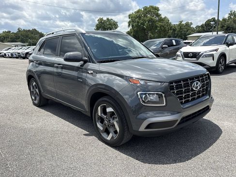 Used 2024 Hyundai Venue SEL FWD image 7
