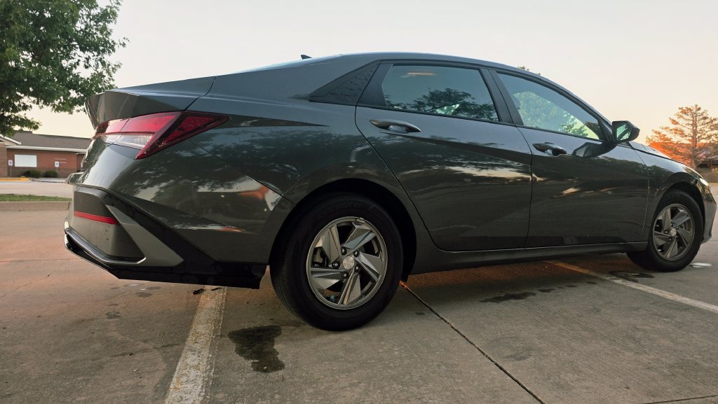 Certified 2025 Hyundai Elantra SE FWD image 11