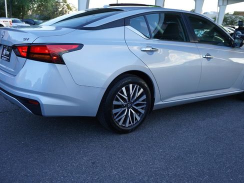 Used 2024 Nissan Altima 2.5 SV FWD image 3