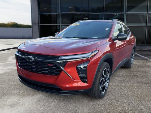 Used 2024 Chevrolet Trax RS w/ Sunroof Package image 1