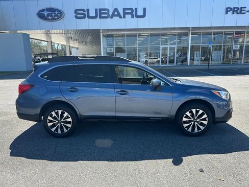 Used 2017 Subaru Outback 2.5i Limited image 2
