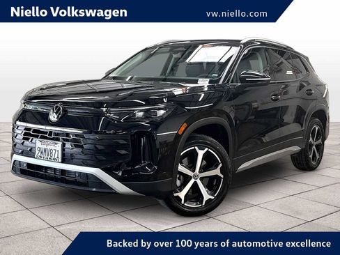 Certified 2026 Volkswagen Tiguan SE AWD/4WD image 1