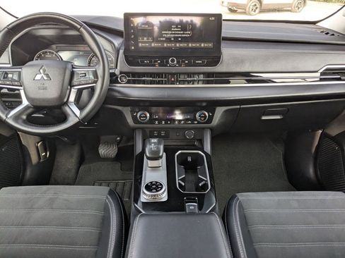 Used 2025 Mitsubishi Outlander SE AWD/4WD image 23
