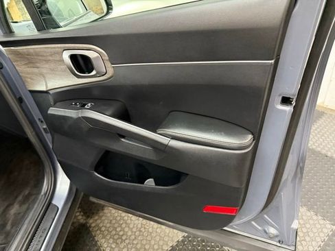 Used 2021 Kia Sorento EX w/ Panoramic Sunroof Package image 30