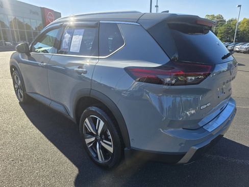 Used 2025 Nissan Rogue SL image 5