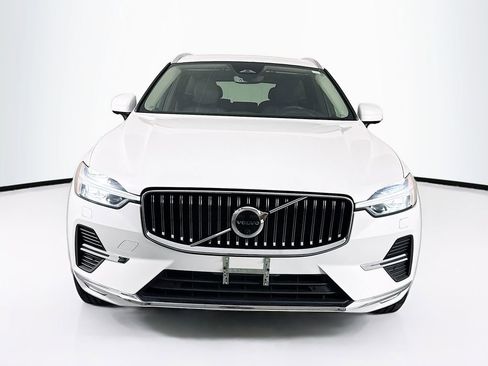 Used 2023 Volvo XC60 B5 Plus image 2