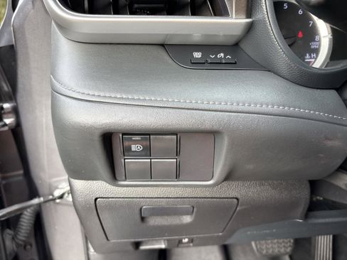 Used 2021 Toyota Highlander L image 14