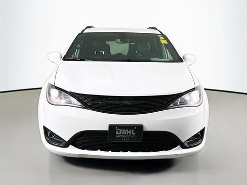 Used 2020 Chrysler Pacifica Touring-L w/ S Appearance Package image 2