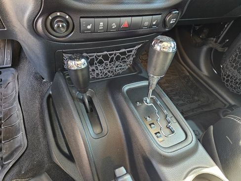 Used 2016 Jeep Wrangler Unlimited Sahara w/ Connectivity Group AWD/4WD image 25