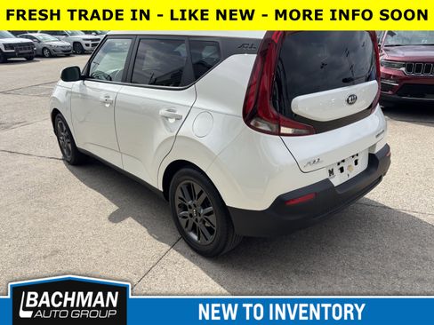 Used 2020 Kia Soul EX image 3