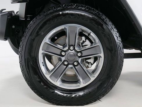 Used 2021 Jeep Wrangler Unlimited Sahara image 9