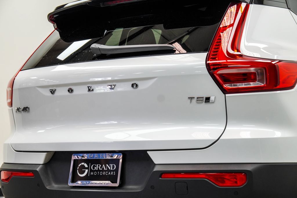 Used 2021 Volvo XC40 T5 R-Design w/ Protection Package Premier AWD/4WD image 14