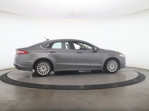 Used 2014 Ford Fusion SE w/ Equipment Group 502A FWD image 3
