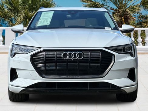 Used 2022 Audi e-tron Premium image 9