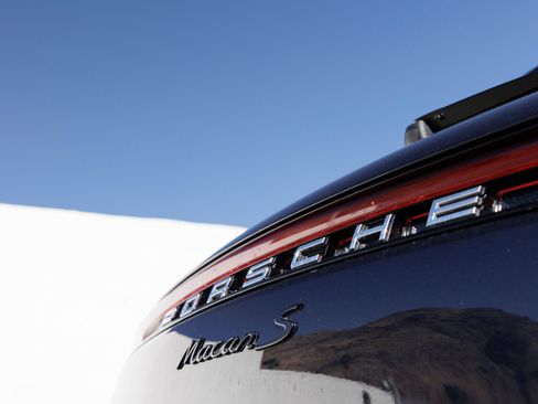 Certified 2023 Porsche Macan S AWD/4WD image 12