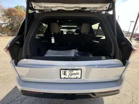 New 2025 Lincoln Navigator L Reserve w/ Jet Appearance Package image 19