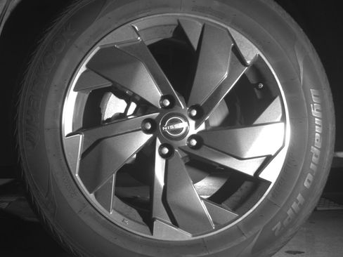 Used 2025 Nissan Rogue SV image 12