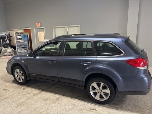 Used 2014 Subaru Outback 2.5i w/ Alloy Wheel Package image 11
