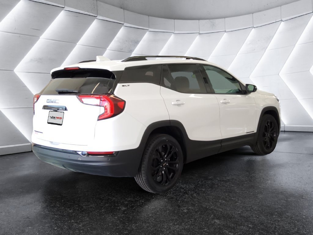 Used 2022 GMC Terrain SLT w/ Tech Package FWD image 4