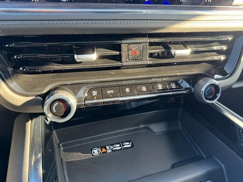 New 2026 Chevrolet Suburban Z71 image 40