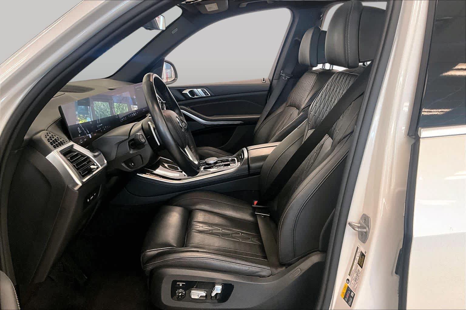 Used 2025 BMW X5 xDrive50e AWD/4WD image 7