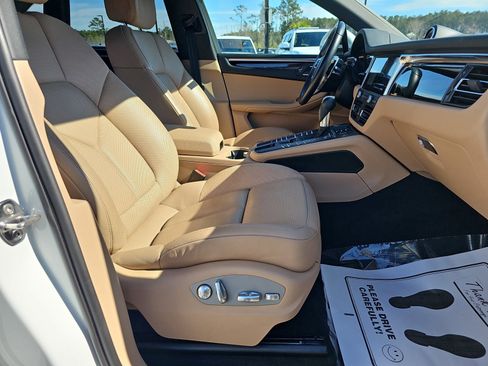 Used 2021 Porsche Macan image 10