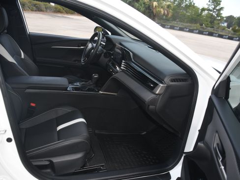 Used 2025 Toyota Camry SE FWD image 19