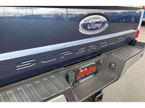 Used 2017 Ford F350 Lariat w/ Chrome Package image 31