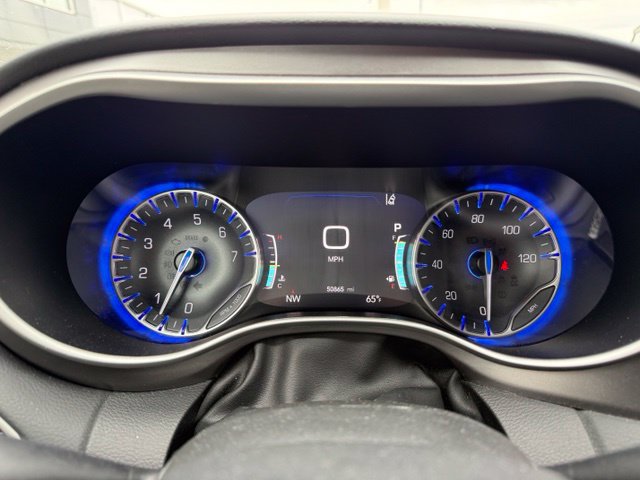 Used 2023 Chrysler Pacifica Touring-L FWD image 17