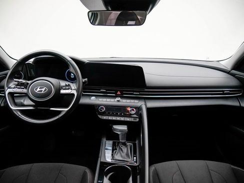 Used 2025 Hyundai Elantra SEL image 26