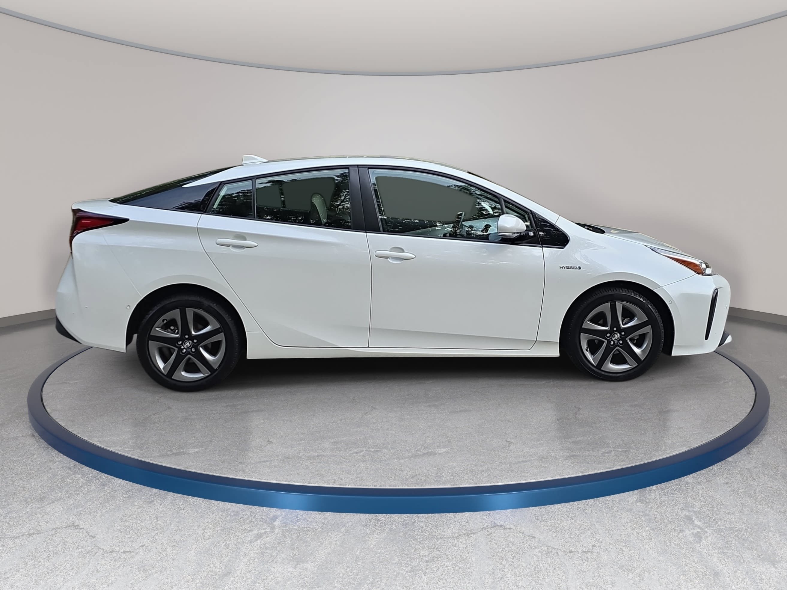 Used 2019 Toyota Prius XLE FWD image 4