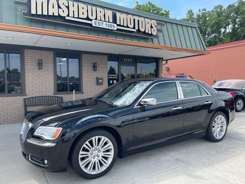 Used 2012 Chrysler 300 Limited w/ Luxury Group RWD image 2