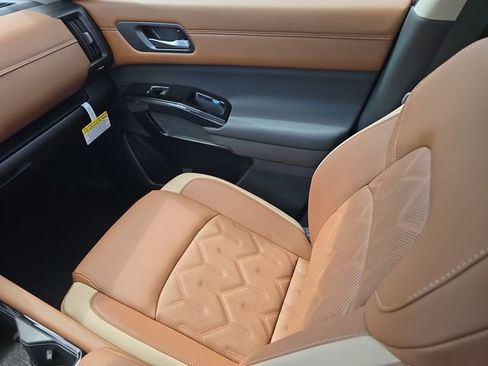 New 2026 Nissan Pathfinder Platinum image 16