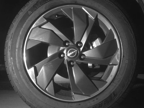 Used 2025 Nissan Rogue SV image 10