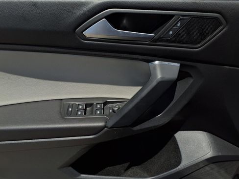 Used 2019 Volkswagen Tiguan SE FWD image 17