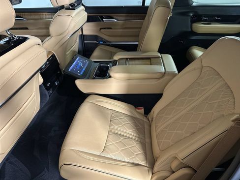Used 2024 Jeep Grand Wagoneer L Series III AWD/4WD image 27