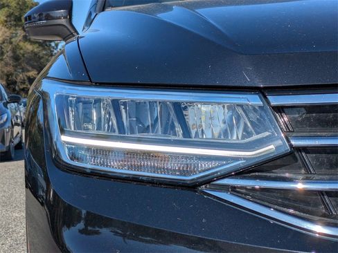 Used 2024 Volkswagen Tiguan SE image 10